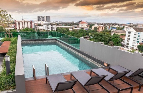 Mueang Samut Prakan District Apartment | swimming pool and gym , near BTS PuChao,bkbloft4 - Tambon Thepharak