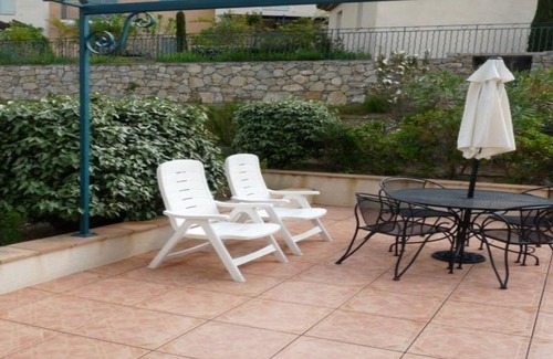 La Mole Villa | Swimming pool and private garden with full internet access