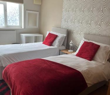 Swindon Apartment | Swindon Home from Home 2 - EnterCloud9SA