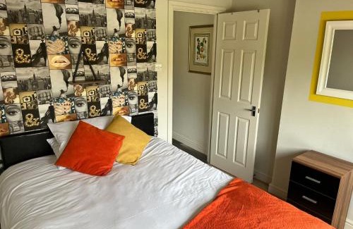 Swindon Apartment | Swindon Home from Home 2 - EnterCloud9SA