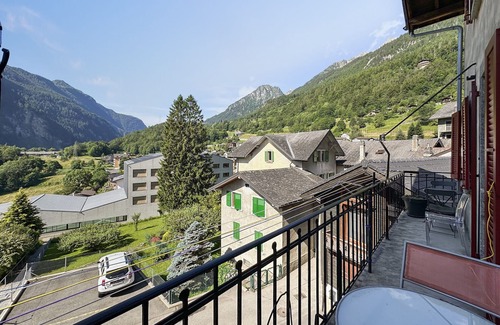 Salvan Apartment | Swiss Alpine Retreat & View near Martigny