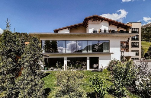 Jerzens House | Swiss stone pine suite barrier-free with half board - Hotel Venetblick GmbH