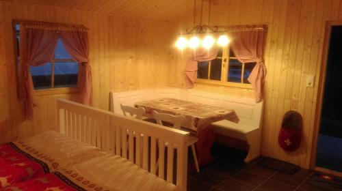 Neckertal Ski Chalet | SwissCottages Blockhaus