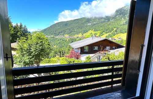 Bangerten Ski Chalet | SwissHut Stunning Views Alps - Chalet Flora