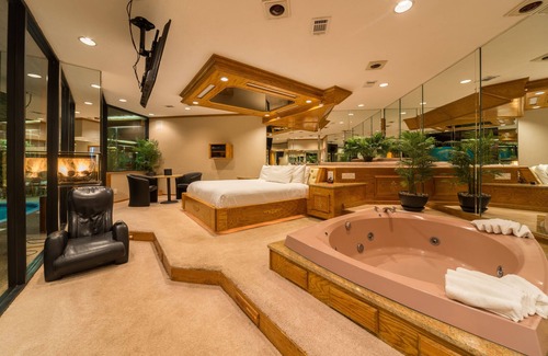 Mequon Hotel | Sybaris Pool Suites Mequon