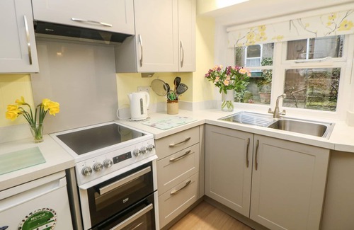 Foolow Cottage | SYCAMORE COTTAGE, pet friendly, with a garden in Foolow