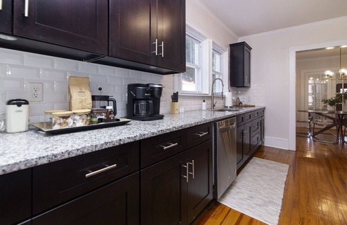 Lincolnton House | Sycamore House steps away from Downtown Lincolnton, 30 mins to South Mtn Park!
