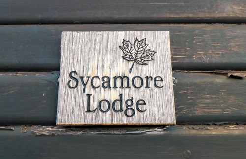 Loftus Cottage | SYCAMORE LODGE, pet friendly, with a garden in Danby