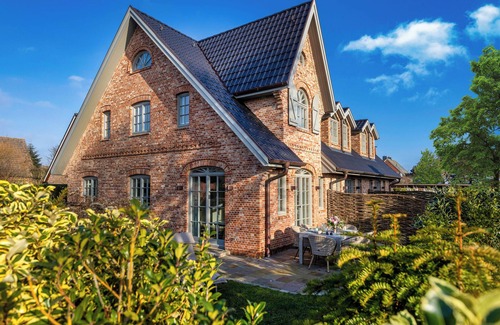 Tinnum House | Sylt is a valuable habitat and a soothing vacation spot, a paradisiacal realm of peace and tranquillity.