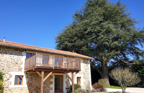Le Lindois Cottage | Sympathetically renovated haybarn with pool, large garden, playpark & gym