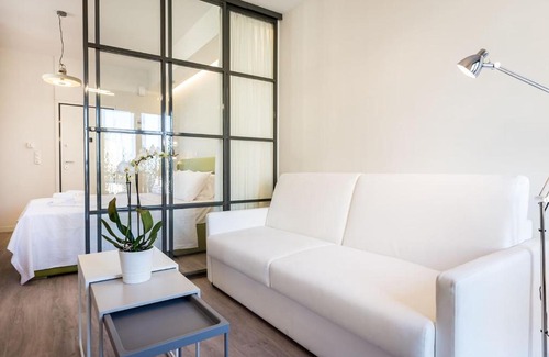 Athens City Centre Apartment | Syntagma modern new flat, large balcony with view