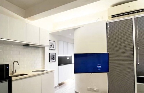 Sai Ying Pun Apartment | SYP01-A unique studio with front and back terrace