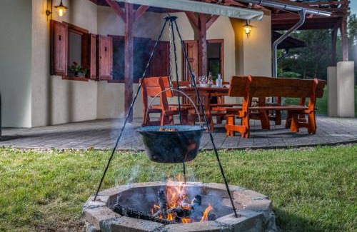 Zirc Bed & Breakfast | Szarvaskút Vendégházak