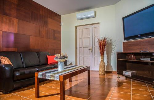 Zirc Bed & Breakfast | Szarvaskút Vendégházak