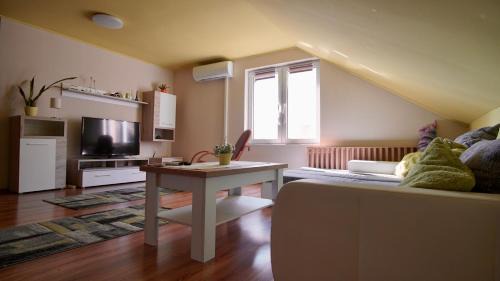 Satoraljaujhely House | Sziklakert Vendégház