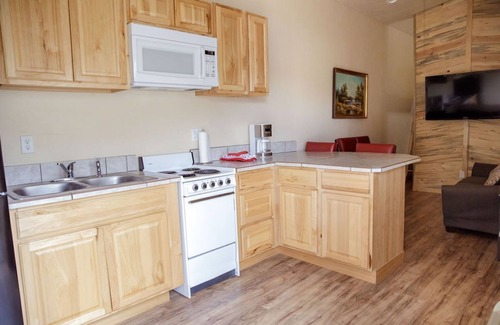 Sevier Apartment | T-11) Great Northern