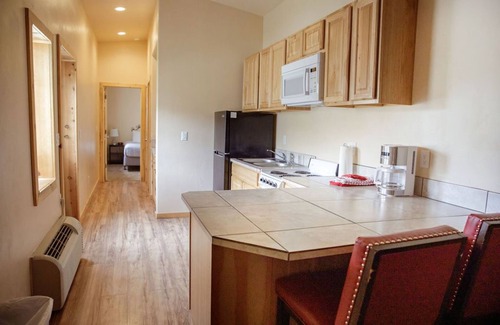 Sevier Apartment | T-11) Great Northern