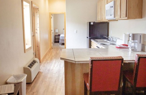 Sevier Apartment | T-11) Great Northern