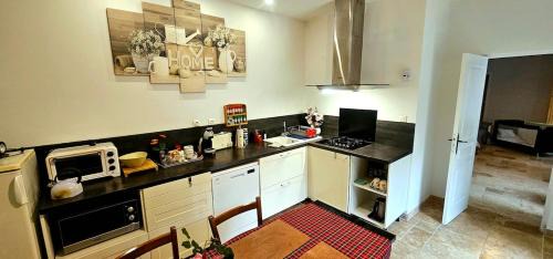 Sainte-Colombe-en-Bruilhois Apartment | T-2est 46m dons la maison au bord du Canal du Midi