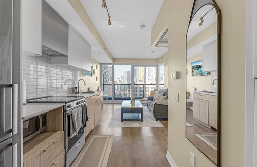 Garden District Condo | T Dot Views & Cozy 2BR Stay