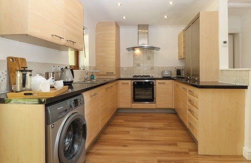 Llanddaniel Fab Cottage | T? GAREG, pet friendly, character holiday cottage in Gaerwen