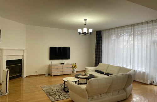 Sukhbaatar House | T house