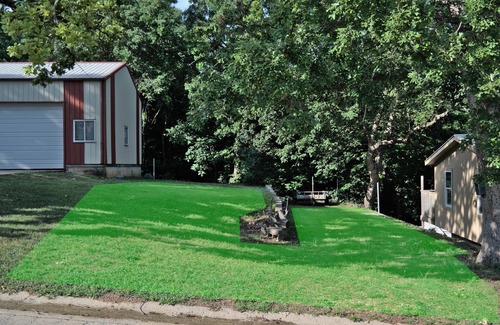 Warsaw House | T's Fish Camp-Crappie Are Biting—Sleeps up to Six