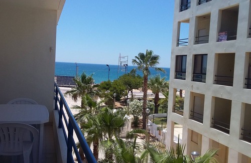 Cavacos Apartment | T1 with pool and parking, sea view and wi-fi, in front of the beach of Quarteir