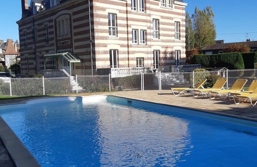 Cabourg Apartment | T2, 41 m2 Swimming pool, Wifi, 1 bdrm, 4 pers, 200m from the beach.