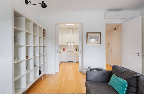 Lisbon Old Town Apartment | T2 6 pax Center Gardens luxuries apartments