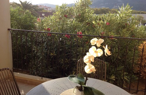 L'Ile-Rousse Apartment | T2 air-conditioned clos des oliviers with wifi and private parking 300m from the beach.