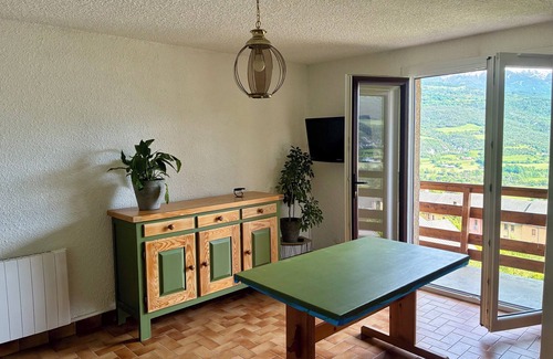 Embrun Apartment | T2 apartment Come and recharge your batteries in a quiet, leafy setting