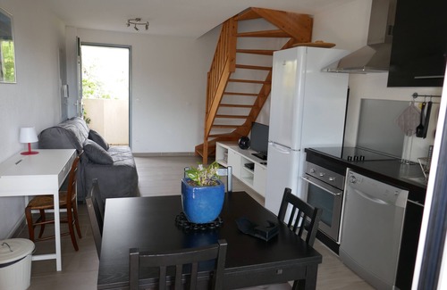 Saint-Cyr-sur-Mer Apartment | T2 apartment, 40 m2 350m from Lecques beach, quiet. Air conditioning. Private parking