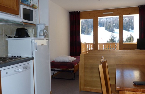 Saint-Etienne-en-Devoluy Apartment | T2 Apartment, sleeps 4 32 m² At the foot of the slopes and opposite (south-west expo)