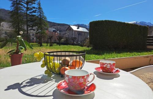 Barcelonnette Apartment | T2 Centre Barcelonnette avec Garage, Terrasse et Parc Privé - FR-1-165A-101