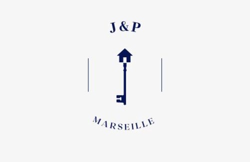 Opera Apartment | T2 Chic, Vue Vieux-Port et Notre Dame, Atypique, Calme, Clim, 48M2, Accès autonome avec code