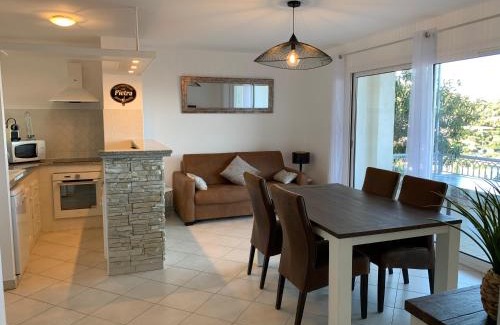 L'Ile-Rousse Apartment | T2 clim 54m2, 17m2 de terrasse très belle vue mer