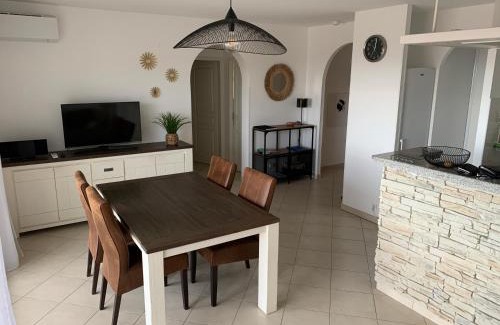 L'Ile-Rousse Apartment | T2 clim 54m2, 17m2 de terrasse très belle vue mer