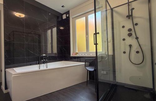Illiers-Combray Apartment | T2 en centre-ville d'Illiers-Combray - parking- lit king size - terrasse