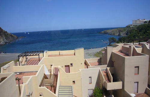 Cerbere Apartment | T2 feet in the water