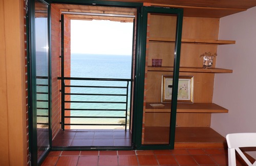 Sesimbra Apartment | T2 First line from the beach