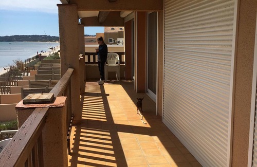 Giens Apartment | T2 La Capte, feet in the water, sea view terrace, direct access to the beach