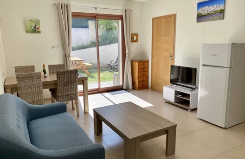 Pertuis Apartment | T2 « Le Figuier » Dans Villa Avec Piscine Privée