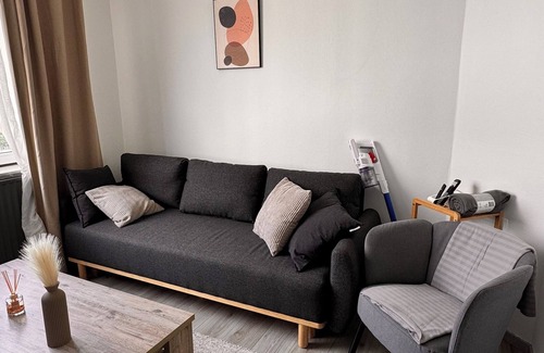 Sint-Jans-Molenbeek Apartment | T2 New Quiet central neighborhood and transportation in front