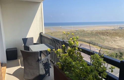 Cabourg Apartment | T2 renovated - Impregnable sea view - Next to the Thalasso- Free Wifi