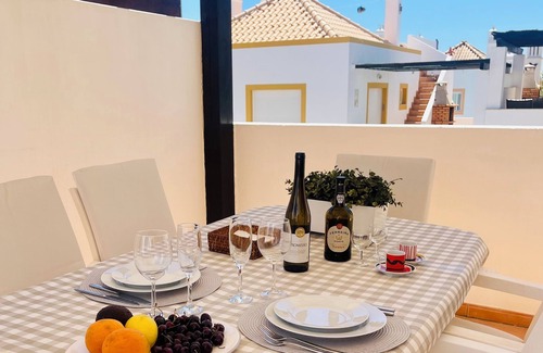 Conceicao e Cabanas de Tavira Apartment | T2 Terrace, Wifi, Air Conditioning and Swimming Pool - Comfortable and Relaxing Holiday