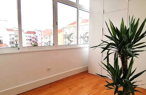 Sao Joao de Deus Apartment | T2 w/balcony