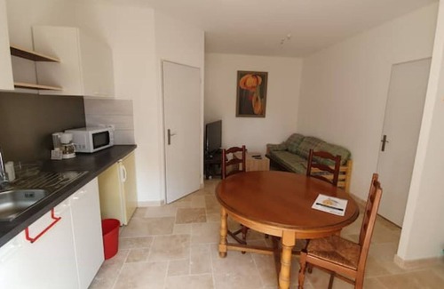 Saint-Julien House | T2 with swimming pool and jacuzzi in the heart of the pines