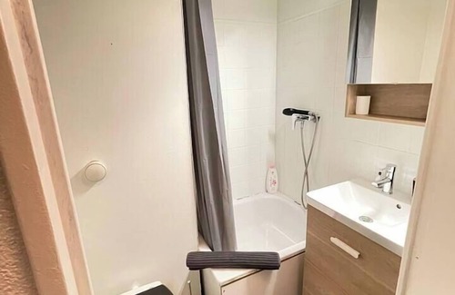 Bussy-Saint-Georges Apartment | T2D Apartment - Suite UR near Disneyland Paris