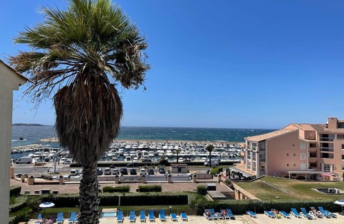 Six-Fours-les-Plages Apartment | T3 - 3* vue mer, ascenseur, 6 pers 2 ch, 2 sdb, Wifi, parking, clim, piscine